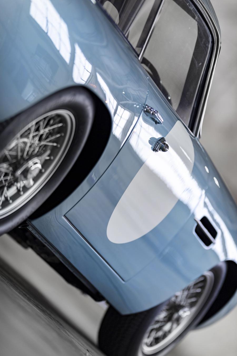 Детали экстерьера Aston Martin DB4 GT Continuation 2017 года  (UK) (фото 60 из 90)